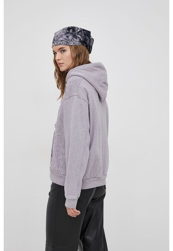 Levi's® - Levi's Bluza bawełniana damska kolor fioletowy z kapturem wzorzysta. Okazja: na spotkanie biznesowe. Typ kołnierza: kaptur. Kolor: fioletowy. Materiał: bawełna. Styl: biznesowy