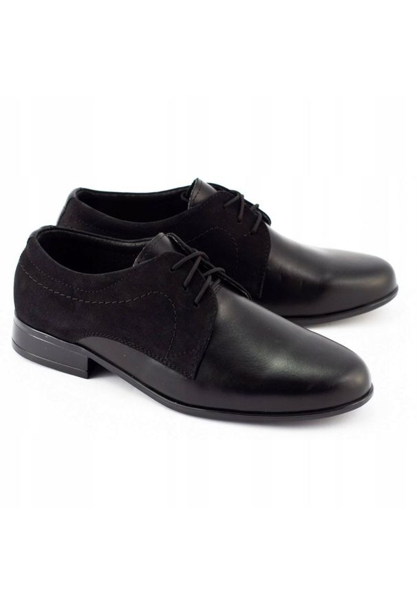 Lukas Buty dziecięce wizytowe komunijne J1 czarne. Okazja: na komunię. Kolor: czarny. Materiał: skóra, jeans, materiał. Styl: wizytowy