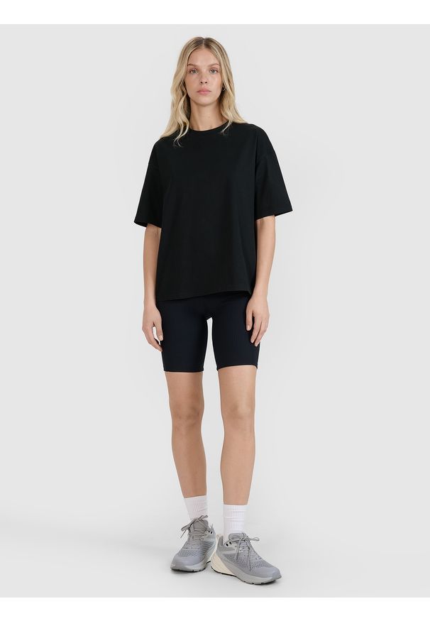4f - 4F T-shirt oversize z nadrukiem damski - czarny XS. Okazja: na co dzień. Kolor: czarny. Materiał: jersey, tkanina, dzianina, bawełna, materiał. Długość rękawa: krótki rękaw. Długość: krótkie. Wzór: nadruk. Styl: sportowy, klasyczny, casual