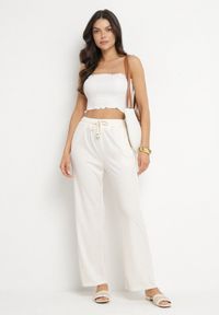 Born2be - Jasnobeżowe Spodnie Dresowe z Gumką w Pasie i Szeroką Nogawką Mironia. Okazja: na co dzień. Kolor: beżowy. Materiał: dresówka. Styl: casual, elegancki
