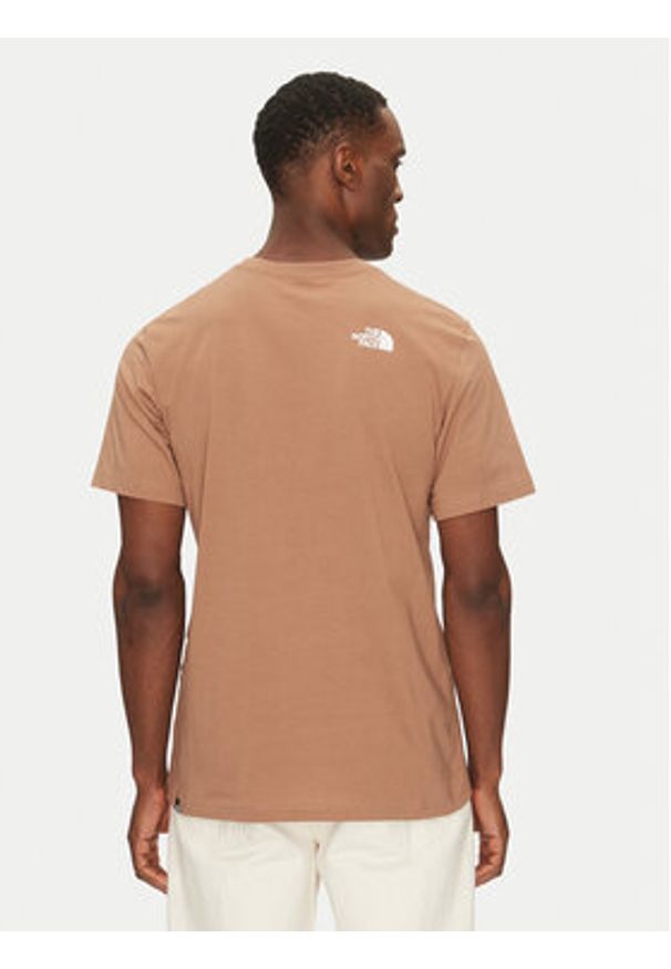 The North Face T-Shirt Simple Dome NF0A87NG Brązowy Regular Fit. Kolor: brązowy. Materiał: bawełna, syntetyk