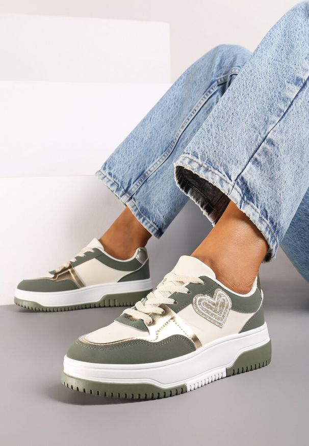 Renee - Zielone Sneakersy z Brokatową Naszywką w Kształcie Serca Avioneria. Nosek buta: okrągły. Zapięcie: sznurówki. Kolor: beżowy. Materiał: materiał. Wzór: aplikacja. Obcas: na obcasie. Wysokość obcasa: niski