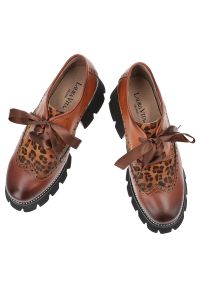 Brązowe Półbuty Laura Vita Eleganckie Buty Damskie. Okazja: na co dzień. Kolor: brązowy. Materiał: satyna, skóra. Szerokość cholewki: normalna. Wzór: aplikacja. Styl: elegancki #7