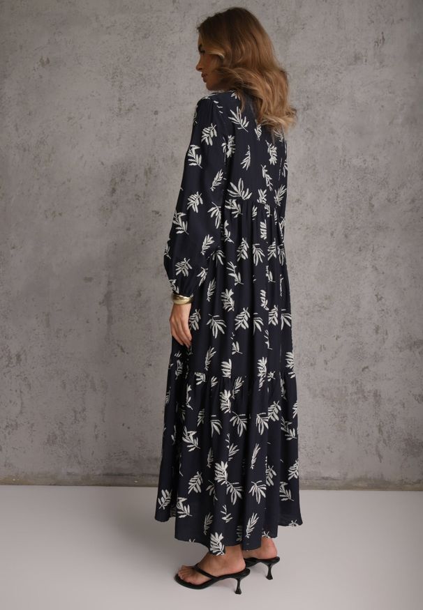 Renee - Niebieska Wiskozowa Sukienka o Rozkloszowanym Kroju z Guzikami przy Dekolcie Seave. Okazja: na co dzień. Kolor: niebieski. Materiał: wiskoza. Wzór: nadruk. Typ sukienki: rozkloszowane, oversize. Styl: boho, casual