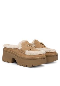Guess Klapki FLFBRI ESU06 Beżowy. Kolor: beżowy. Materiał: zamsz, skóra
