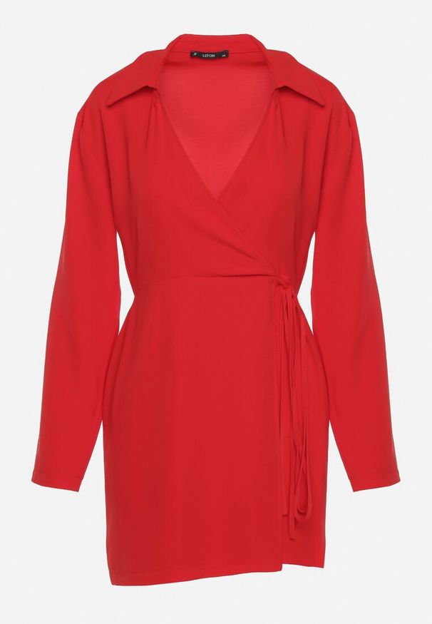 Born2be - Czerwona Sukienka Kopertowa z Cienkim Sznureczkiem w Talii Perlea. Okazja: na co dzień. Kolor: czerwony. Materiał: skóra. Typ sukienki: kopertowe. Styl: casual, klasyczny