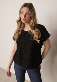 Born2be - Czarna Bluzka Bawełniana z Ażurowymi Wycięciami Ryrlea. Okazja: na co dzień. Kolor: czarny. Materiał: bawełna. Długość: długie. Wzór: ażurowy. Styl: klasyczny, casual #8