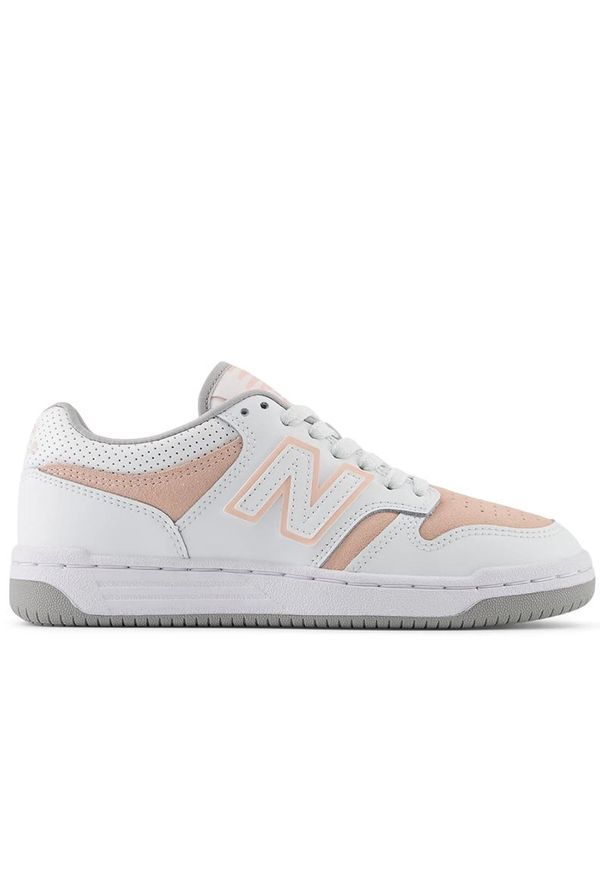 Buty New Balance GSB480VP - białe. Okazja: na co dzień. Kolor: biały. Materiał: materiał, skóra, syntetyk. Szerokość cholewki: normalna. Sport: turystyka piesza