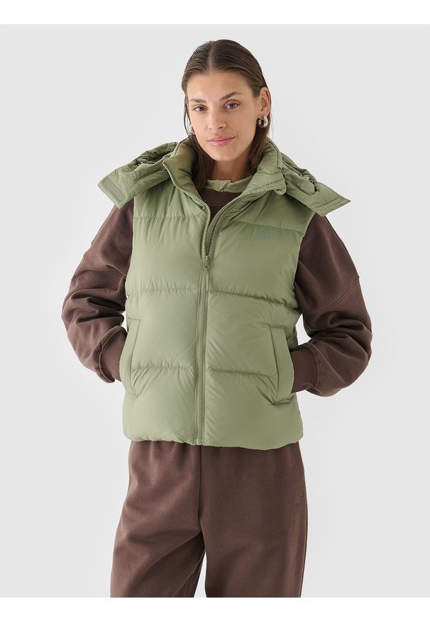 4f - 4F Bezrękawnik puchowy z naturalnym wypełnieniem damski - oliwkowy/khaki XS. Okazja: na co dzień. Kolor: oliwkowy, wielokolorowy, brązowy. Materiał: puch. Długość rękawa: bez rękawów. Długość: krótkie. Wzór: gładki. Sezon: zima. Styl: sportowy, klasyczny, casual