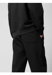outhorn - Spodnie dresowe joggery męskie - czarne. Kolor: czarny. Materiał: dresówka