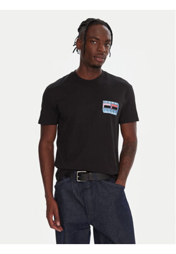 Tommy Jeans T-Shirt DM0DM21980 Czarny Regular Fit. Kolor: czarny. Materiał: bawełna