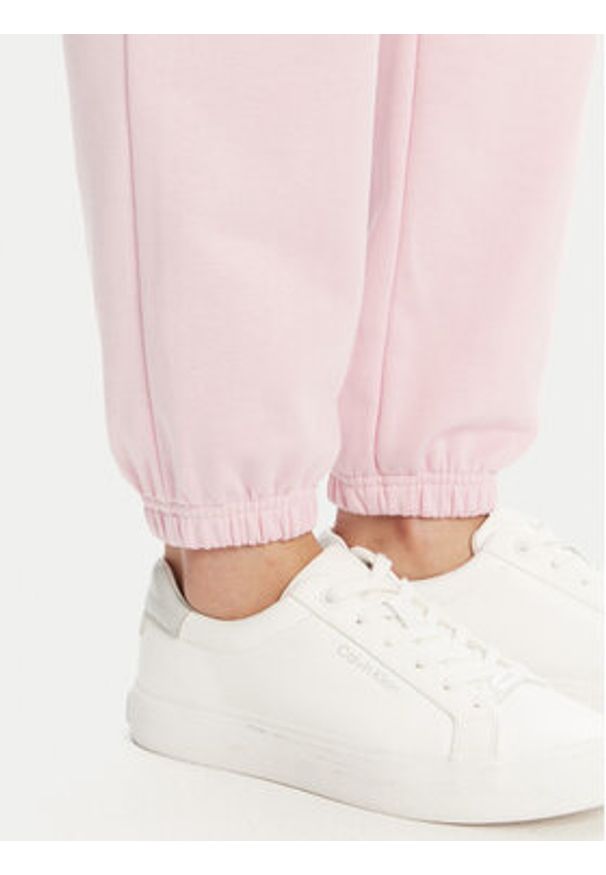 Under Armour Spodnie dresowe Ua Rival 1382735 Różowy Loose Fit. Kolor: różowy. Materiał: bawełna