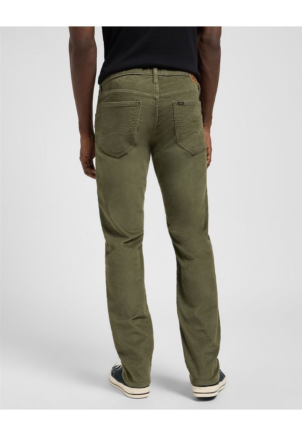Lee - MESKIE SPODNIE LEE DAREN ZIP FLY MERCANTILE GREEN 112370534