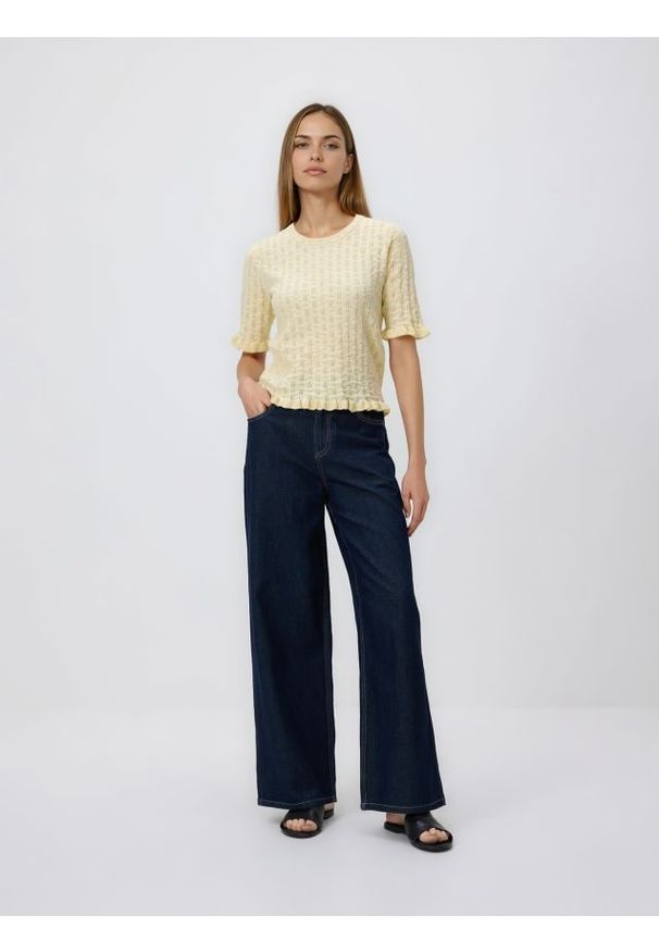 Reserved - Sweter z wiskozą - jasnożółty. Kolor: żółty. Materiał: wiskoza