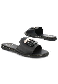 Czarne Klapki Givana Stylowe Obuwie Damskie. Okazja: na co dzień. Kolor: czarny. Materiał: skóra. Sezon: lato. Styl: elegancki