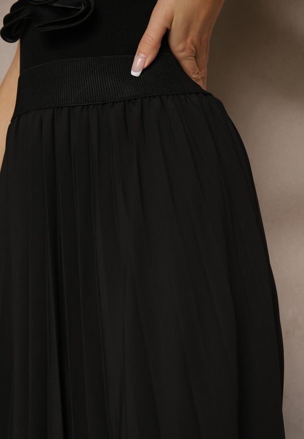 Renee - Czarna Casualowa Spódnica Plisowana z Gumką w Pasie Velentina. Okazja: na co dzień. Kolor: czarny. Materiał: koronka. Styl: casual
