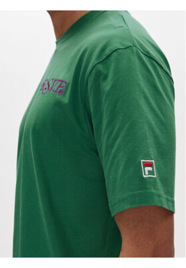 Fila T-Shirt Lengeweg FAM0907 Zielony Regular Fit. Kolor: zielony. Materiał: bawełna