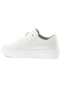 Sneakersy damskie S.Barski, cholewka skóra naturalna perforowana wiązanie klasyczne niski fason zaokrąglony nosek gruba podeszwa casualowy charakter,. Okazja: na co dzień. Kolor: biały. Materiał: skóra. Szerokość cholewki: normalna #9