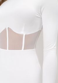 Born2be - Biała Sukienka Dopasowana z Siateczką Marlina. Kolor: biały. Materiał: dzianina. Długość rękawa: długi rękaw. Styl: wizytowy #4