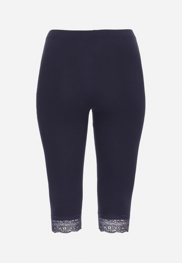Born2be - Granatowe Spodnie Bawełniane Legginsy 3/4 z Koronką Amaratna. Okazja: na co dzień. Stan: podwyższony. Kolekcja: plus size. Kolor: niebieski. Materiał: koronka, bawełna. Wzór: koronka. Styl: elegancki, casual
