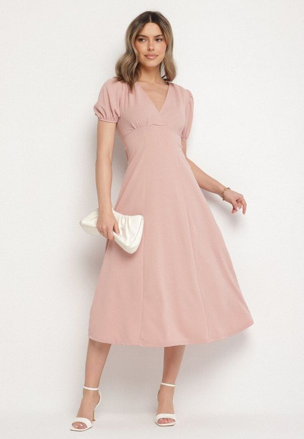 Born2be - Różowa Koktajlowa Sukienka o Rozkloszowanym Kroju z Wiązaniem Zilarie. Kolor: różowy. Styl: wizytowy