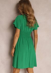 Renee - Zielona Sukienka z Wiskozy Jadith. Kolor: zielony. Materiał: wiskoza. Długość rękawa: krótki rękaw. Wzór: gładki. Sezon: lato. Typ sukienki: kopertowe. Długość: mini #5