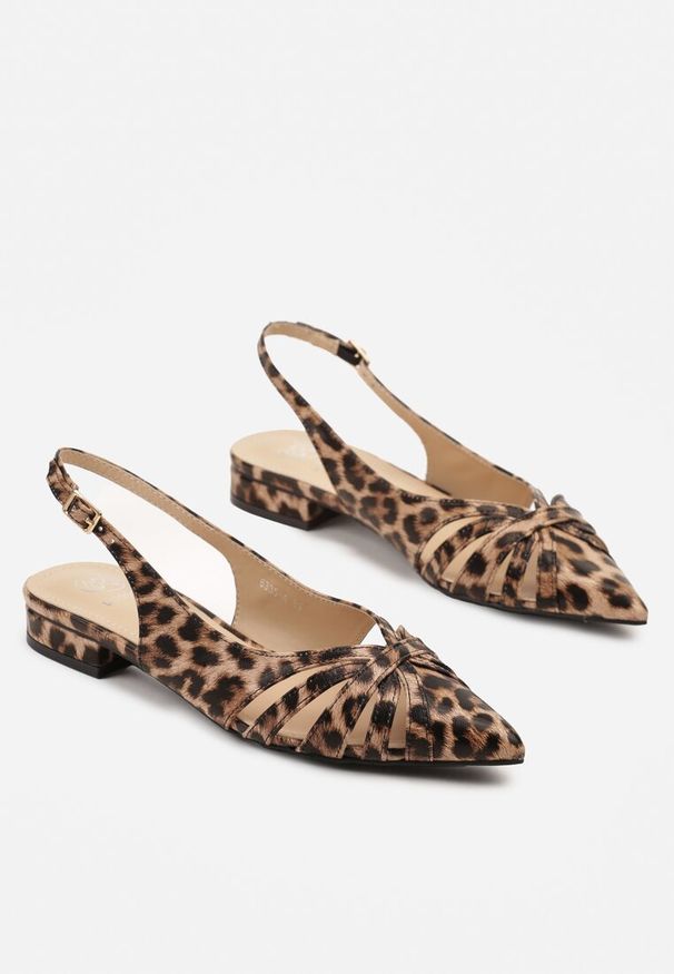 Renee - Panterkowe Sandały Typu Slingback Ozdobione Wycięciami Redose. Okazja: na spotkanie biznesowe, do pracy. Zapięcie: pasek. Wzór: aplikacja. Sezon: lato, wiosna. Styl: biznesowy, elegancki