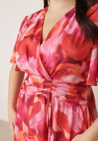 Born2be - Różowa Sukienka w Abstrakcyjny Wzór z Marszczeniem Aniles. Okazja: na co dzień. Kolor: różowy. Materiał: jeans, poliester. Typ sukienki: proste. Styl: casual, elegancki #8