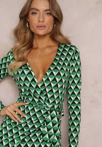 Renee - Zielona Kopertowa Sukienka Mini w Mozaikowy Wzór Jalilah. Kolor: zielony. Typ sukienki: kopertowe. Długość: mini #4