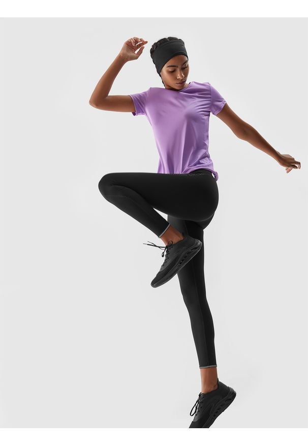 4f - 4F Koszulka do biegania szybkoschnąca damska - fioletowa S. Kolor: fioletowy. Materiał: dzianina, włókno, syntetyk, materiał. Długość: krótkie. Wzór: gładki, ze splotem. Sport: fitness, bieganie
