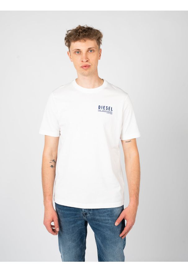 Diesel T-shirt "T-Just" | A13872-0QIAM | Mężczyzna | Biały. Okazja: na co dzień. Kolor: biały. Materiał: bawełna. Wzór: napisy. Styl: casual, elegancki