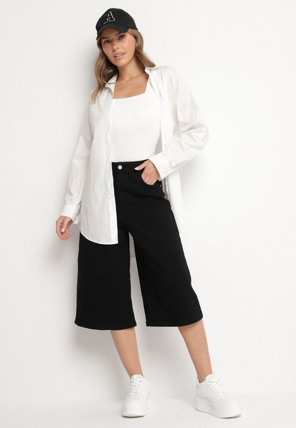 Born2be - Czarne Szorty Jeansowe Typu Bermudy z Wysokim Stanem Sonathra. Okazja: na co dzień. Stan: podwyższony. Kolor: czarny. Materiał: jeans. Styl: klasyczny, elegancki, casual