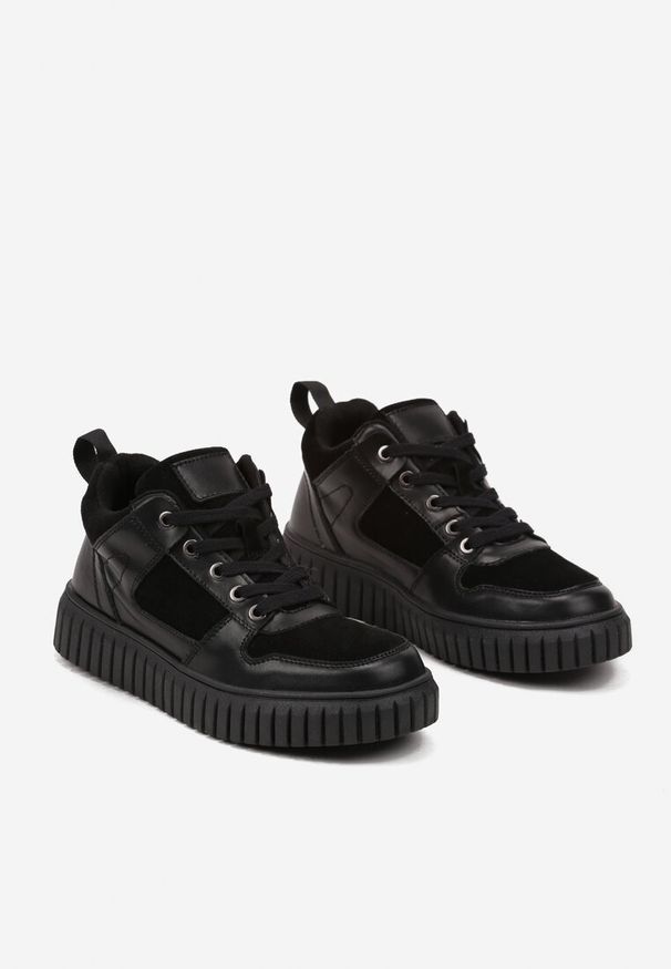 Renee - Czarne Sneakersy ze Skóry Naturalnej na Platformie Ozdobionej Tłoczeniem Erithna. Nosek buta: okrągły. Zapięcie: sznurówki. Kolor: czarny. Materiał: skóra. Wzór: aplikacja. Sezon: wiosna, jesień. Obcas: na platformie. Wysokość obcasa: średni