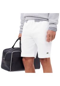 Spodenki Lacoste GH9627-001 - białe. Kolor: biały. Materiał: bawełna, poliester. Długość: do kolan. Sport: fitness