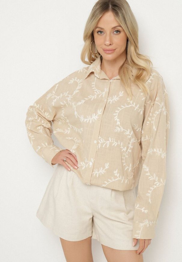 Born2be - Beżowa Bawełniana Koszula z Lnem Zdobiona Haftem z Motywem Roślinnym Nevairis. Okazja: na co dzień, na spotkanie biznesowe. Typ kołnierza: kołnierzyk klasyczny. Kolor: beżowy. Materiał: bawełna, len. Długość rękawa: długi rękaw. Długość: długie. Wzór: aplikacja, haft. Styl: biznesowy, casual, klasyczny