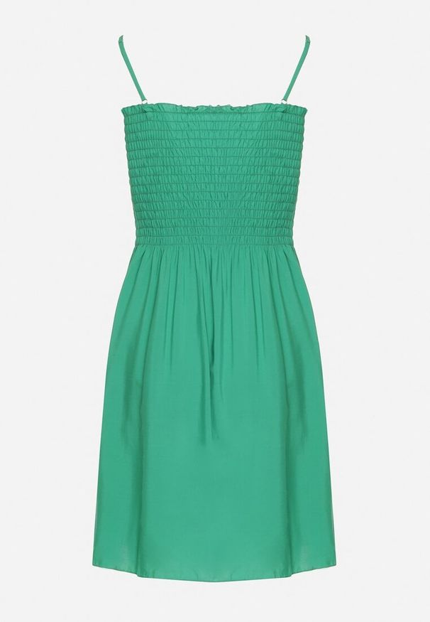 Born2be - Zielona Bawełniana Sukienka na Ramiączkach z Marszczonym Dekoltem Krisele. Okazja: na co dzień, na randkę, na spacer. Kolor: zielony. Materiał: bawełna. Długość rękawa: na ramiączkach. Sezon: lato. Typ sukienki: proste. Styl: casual