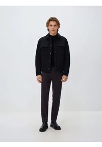 Reserved - Bawełniane spodnie slim fit - mahoniowy. Kolor: brązowy. Materiał: bawełna #1