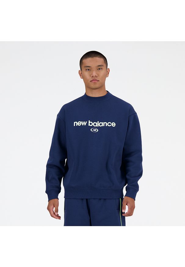 Bluza męska New Balance MT41597NNY – granatowa. Kolor: niebieski. Materiał: prążkowany, dresówka, bawełna, materiał, poliester. Wzór: napisy