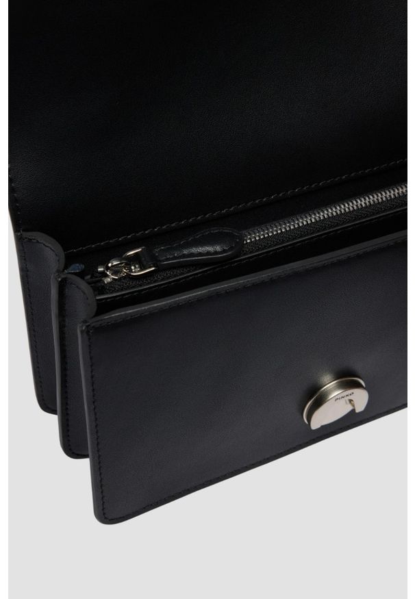 Pinko - PINKO Czarna kopertówka Love One Mini St. Cl Vitello Seta. Kolor: czarny. Materiał: skórzane. Styl: wizytowy, klasyczny, elegancki