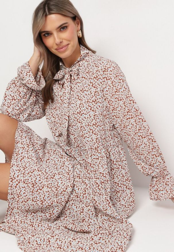 Born2be - Brązowo-Biała Sukienka Elime. Kolor: biały. Wzór: kwiaty, aplikacja. Długość: maxi