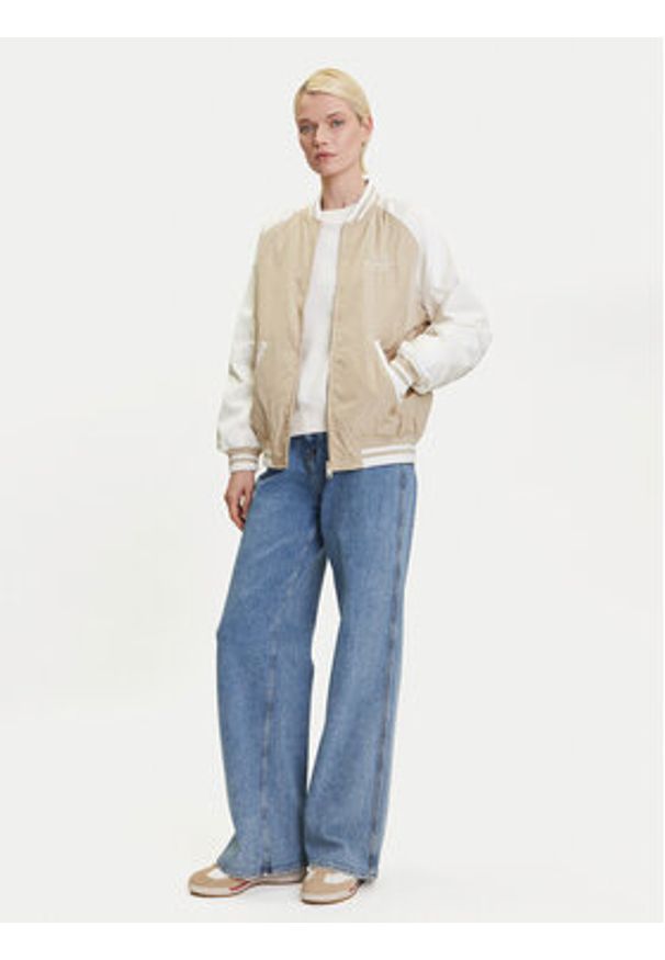 Tommy Jeans Kurtka bomber Souvenir DW0DW21432 Beżowy. Kolor: beżowy. Materiał: syntetyk