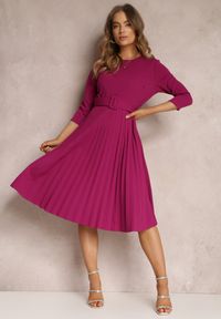 Renee - Fioletowa Sukienka Plisowana z Paskiem Valfe. Kolor: fioletowy. Materiał: dzianina