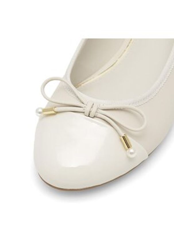 Nine West Baleriny WFA2608-1 Beżowy. Kolor: beżowy. Materiał: skóra