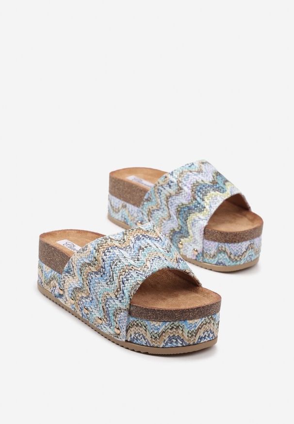 Born2be - Niebieskie Klapki na Grubej Podeszwie Ozdobione Plecionką z Rafii Ciariviana. Okazja: na co dzień. Kolor: niebieski. Wzór: aplikacja. Sezon: lato. Obcas: na platformie. Styl: casual