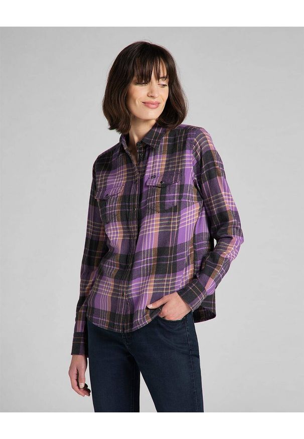 Lee - LEE REGULAR WESTERN SHIRT DAMSKA KOSZULA Z DŁUGIM RĘKAWEM KRATKA AMETHYST ORCHID L45SXATI 112140157. Długość rękawa: długi rękaw. Długość: długie. Wzór: kratka