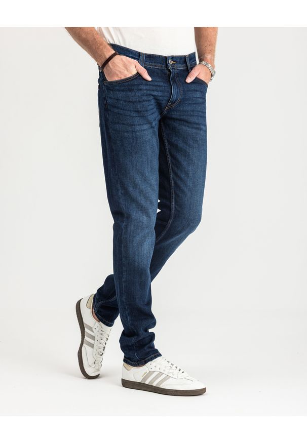 Mustang - MUSTANG OREGON SLIM MĘSKIE SPODNIE JEANSOWE JEANSY DŻINSY DENIM BLUE 1015041 5000 982. Okazja: na co dzień. Sezon: lato, zima. Styl: elegancki, casual, klasyczny, sportowy