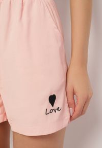 Born2be - Różowe Dresowe Szorty o Prostym Kroju z Wiązaniem i Kieszeniami Foladea. Okazja: na co dzień, na spacer. Kolor: różowy. Materiał: dresówka. Styl: klasyczny, casual