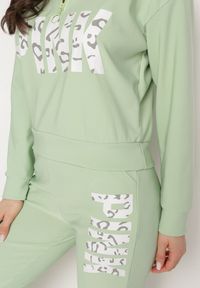 Born2be - Jasnozielony Komplet Ozdobiony Napisem z Nadrukiem Bluza i Spodnie Junivea. Kolor: zielony. Wzór: aplikacja, nadruk, napisy