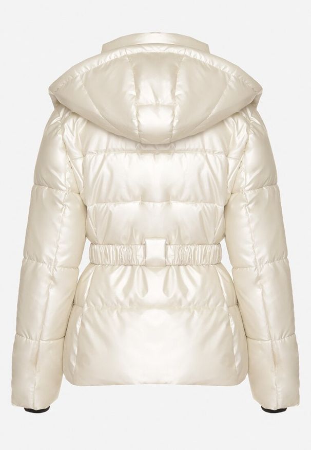 Born2be - Biała Pikowana Kurtka Zimowa z Paskiem z Klamerką w Stylu Retro Alorisse. Okazja: na co dzień. Kolor: biały. Materiał: jeans. Sezon: zima. Styl: retro