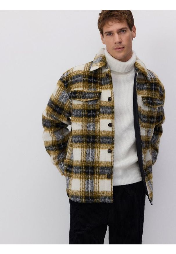 Reserved - Koszula w kratę z dodatkiem wełny - oliwkowy. Kolor: oliwkowy. Materiał: wełna